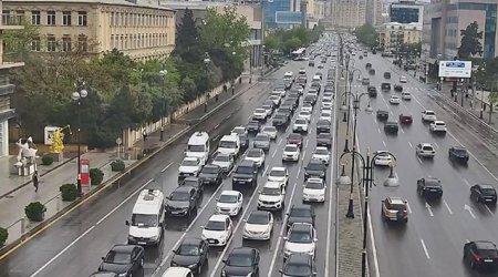 Bəzi yollarda tıxac var