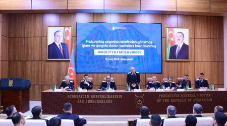 Kamran Əliyev müşavirə keçirib
