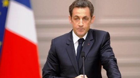 Sarkozi ev dustaqlığından azad edilib