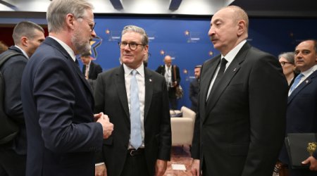 Алиев и Пашинян провели краткую беседу на полях саммита в Тиране