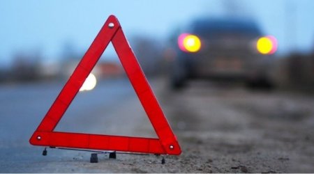 Şabranda minik və yük avtomobili toqquşub, iki nəfər ölüb