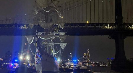 Военный корабль врезался в Бруклинский мост: много жертв - Видео