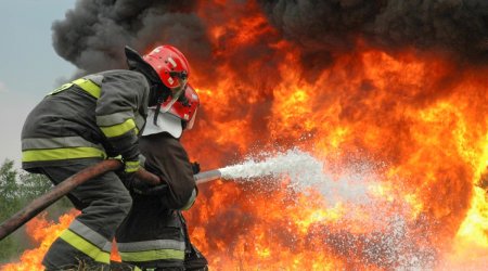 A]damda 4 otaqlı ev yanıb