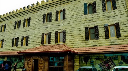 Şəki restoranının sahibinə sökülən restoran üçün 14 milyon manat verildiyi deyilir