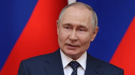 Putin Kurska səfər edib