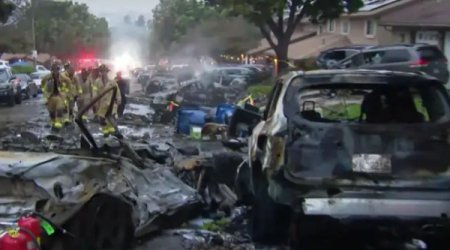 Самолет бизнес-класса упал на жилые дома