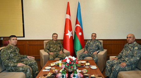 Hikmət Mirzəyev ordu generalı ilə görüşüb