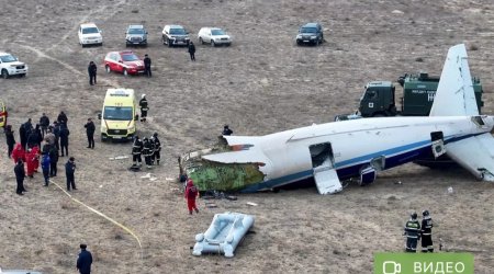 На месте крушения самолета AZAL близ Актау появился мемориал