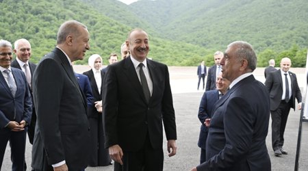 Prezidentlər Kəlbəcər-Laçın avtomobil yolunda görülən işlərlə tanış olublar