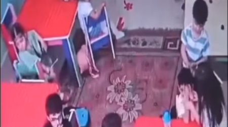 "Kaspi kids" uşaq bağçasında uşaq döyülüb - Video
