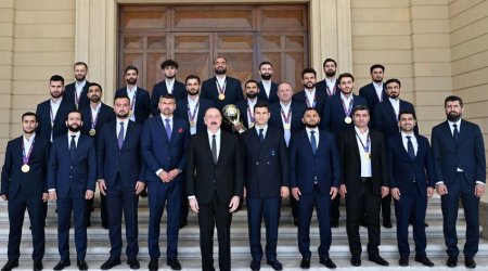 Əliyev minifutbol üzrə qalib olan milli komanda ilə görüşüb