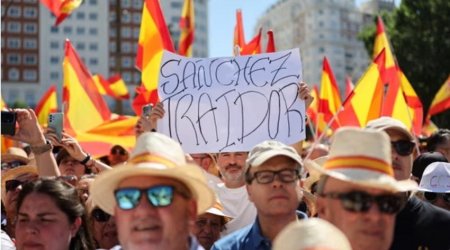 İspaniyada on minlərlə insan hökumətə etiraz edib