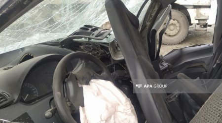 Goranboyda minik maşını aşıb, xəsarət alanlar var