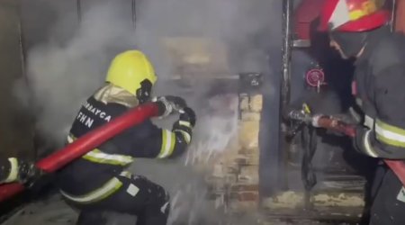 Bakıda tikinti materialları anbarında yanğın olub