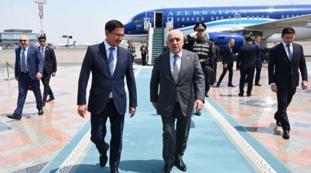 Baş nazir Özbəkistanda səfərdədir