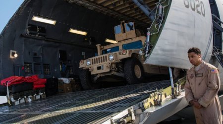 Америка сокращает военную помощь Украине