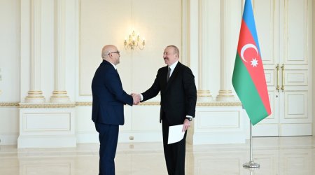 Ильхам Алиев принял верительные грамоты новоназначенного посла Палестины