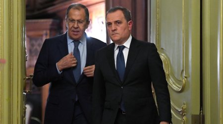 Azerbaijani, Russian FMs discuss Middle East crisis in phone call