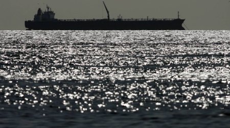 Иран срочно вывозит нефть из страны