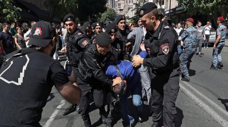 Ermənistanda onlarla müxalifətçi polis tərəfindən saxlanılıb