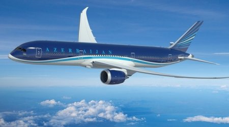 Самолет AZAL развернулся над Кипром и летит обратно в Баку