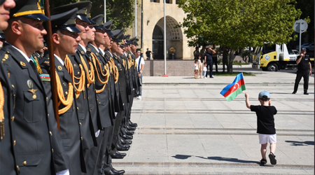 Шествие военнослужащих в Баку