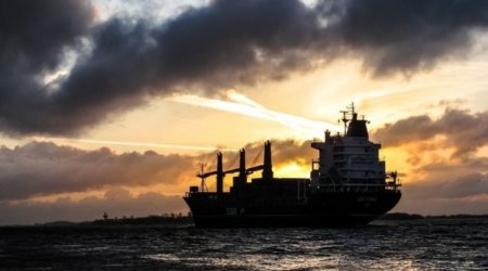 Танкер с миллионом баррелей нефти взорвался возле Ливии