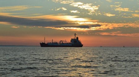 Liviya sahilləri yaxınlığında neft tankeri partlayıb