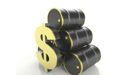 Нефть подорожала на фоне удешевления доллара