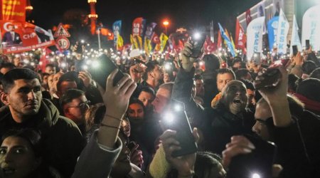 İstanbulda böyük mitinq: polis ilə toqquşmalar baş verib