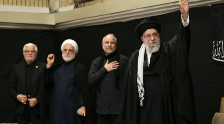 Верховный лидер Ирана Хаменеи появился на публике спустя долгое время