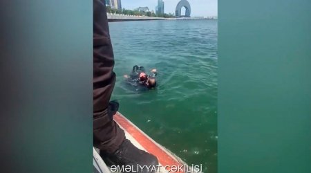 Dənizdə batma təhlükəsində olan şəxs xilas edilib - Video