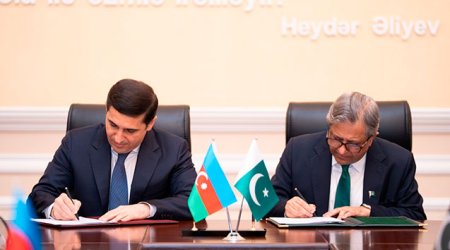 Fərid Əhmədov pakistanlı həmkarı ilə görüşüb