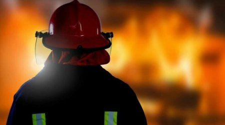 В Шамкире горит двухэтажный дом