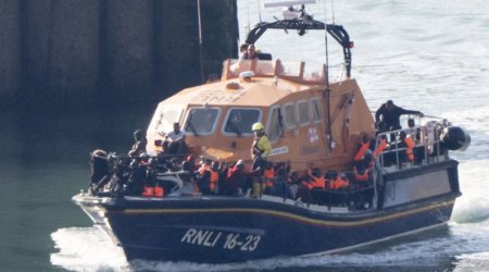 Britaniyaya bir gündə 573 miqrant qanunsuz daxil olub