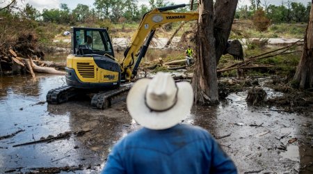 Число жертв наводнений в Техасе выросло до 129 человек