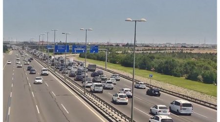 Aeroport yolunda qəza tıxaca səbəb olub