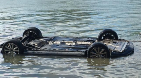 В Сальяне три человека погибли при падении автомобиля в канал