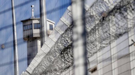 Во Франции заключенного вынесли из тюрьмы в сумке