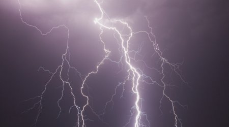 Rusiyada çimərlikdə 3 nəfəri ildırım vurub öldürüb, 4 nəfər yaralanıb