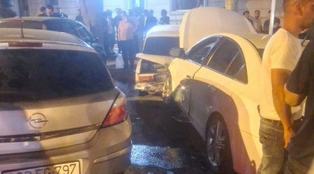 Gəncədə zəncirvari qəza olub, 4 avtomobil toqquşub