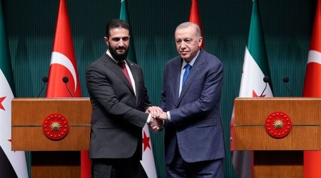 Ərdoğan Əhməd Əş-Şaraa ilə Suriyadakı vəzyyəti müzakirə edib