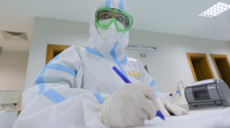 COVID-19-la mübarizə tədbirlərində iştirak edən tibb işçilərinə əlavələrin müddəti uzadılıb