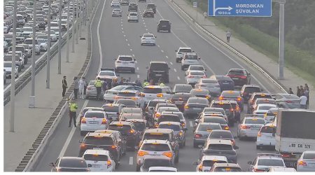 Qəza səbəbindən Buzovna-Mərdəkan yolunda tıxac yaranıb