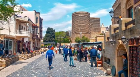 Azərbaycana turist axını 1 % azalıb