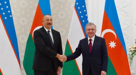 
Президент Азербайджана Ильхам Алиев позвонил президенту Узбекистана