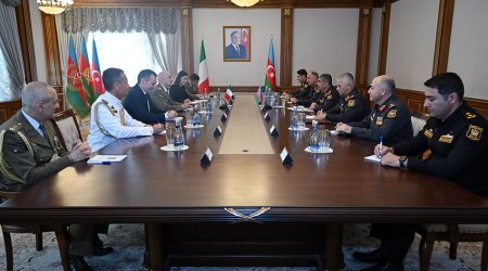 Министр обороны Азербайджана принял начальника Генштаба ВС Италии