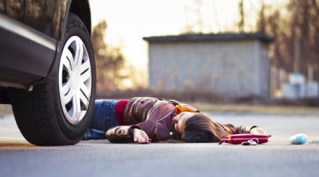 İsmayıllıda avtomobil piyadanı vuraraq öldürüb