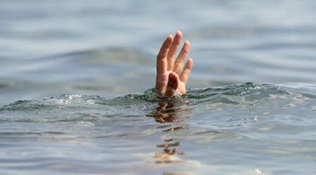 Dənizdə iki nəfər batıb