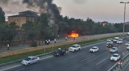 Aeroport yolunda maşın yanıb
